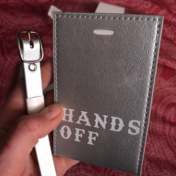 Understated Leather Travel Set - Picture 5 of 8